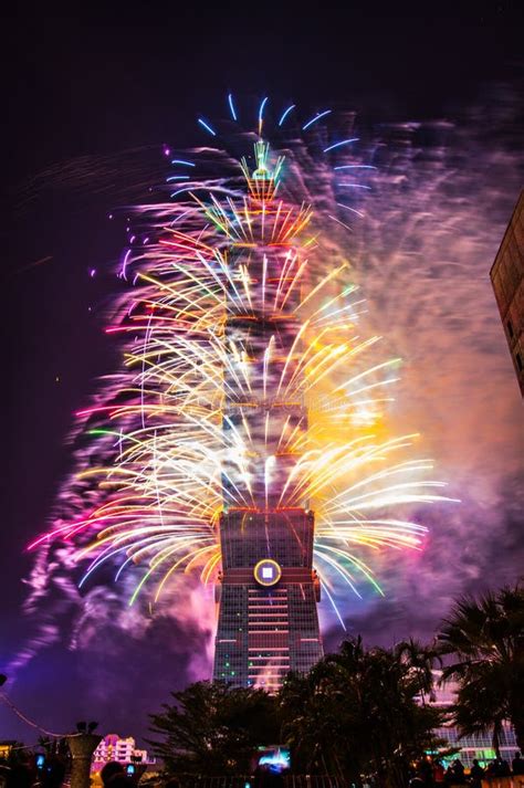 Taipei 101 New Year Fireworks Editorial Photo - Image of glow, bright ...