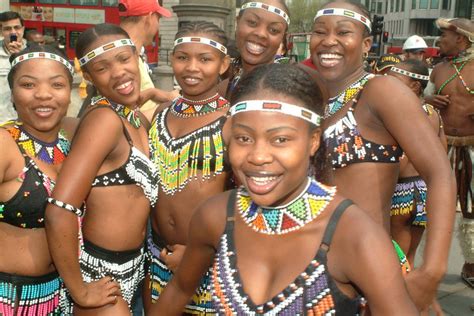 DSCF3094 Umoja Zulu dance girls at Trafalgar Square London | Zulu women ...