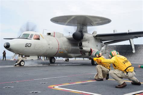 E-2C Hawkeye The Mighty Eyes in the Sky - hoanganh