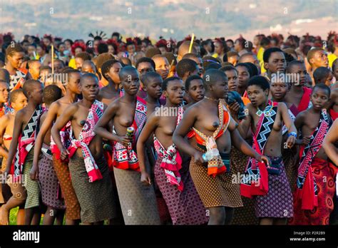 Swazi Mädchen Parade in Umhlanga (Reed Dance Festival), Swasiland ...