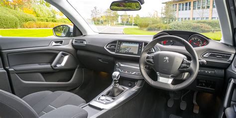 Peugeot 308 Interior & Infotainment | carwow