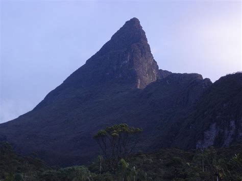 Sobre homens e montanhas: Pico da Neblina, a montanha das tempestades ...