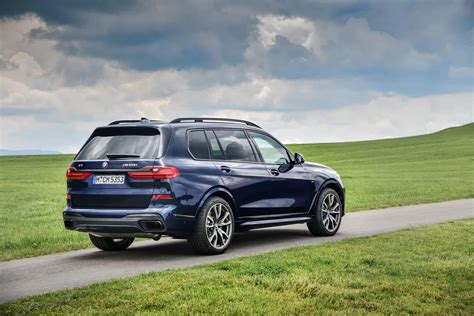 Tanzanite Blue BMW X7 M50i looks astonishing in new photo gallery