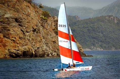 What are the types of catamaran boats used for sailing? - AZ Big Media