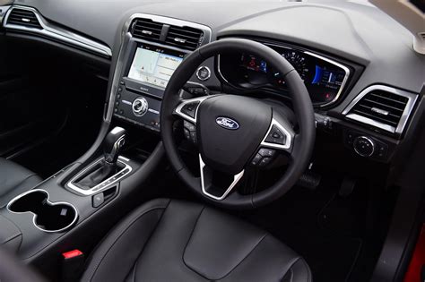 Ford Mondeo Estate Hybrid interior & comfort | DrivingElectric