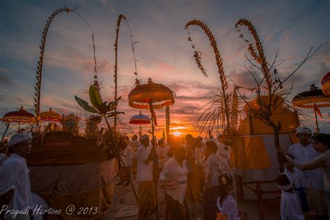 Melasti Sunset | Venturing rituals Nyepi Day, New Year Saka … | Flickr