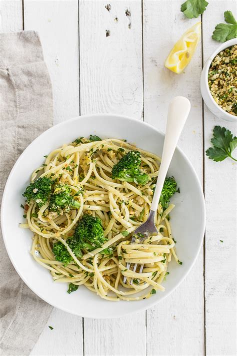 Linguine with Broccoli and Crispy Bread Crumbs