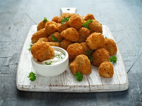 Air Fryer Breaded Mushrooms | by AirFryerRecipes.com