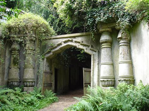 Apollonia Goth: Highgate Cemetery London