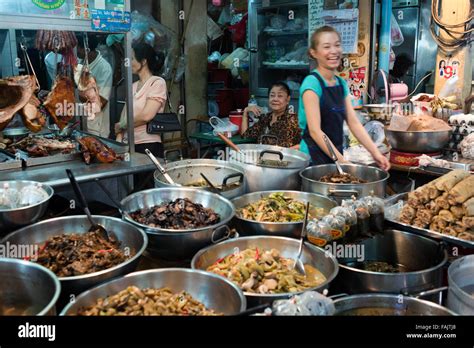 Market stall and street food being prepared in Chinatown Bangkok ...