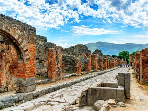 Pompeii Tour from Naples: Large Group - ItaliaDeals Reservations