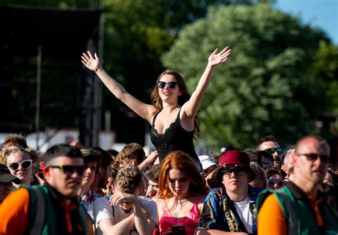 Girl on shoulders - Crowd - Community Festival 2019 | Festival ...