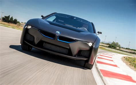 Hydrogen Powered BMW i8: The Future Of The Electric Car - 3/7