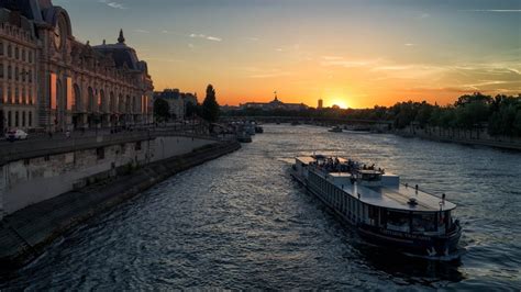 Best Paris Boat Tours & Seine Cruises: How to Book?