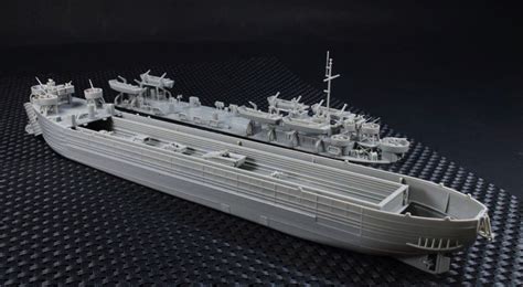 Scalehobbyist.com: WWII US Navy Type 2 LST-1 Class Tank Landing Ship by ...