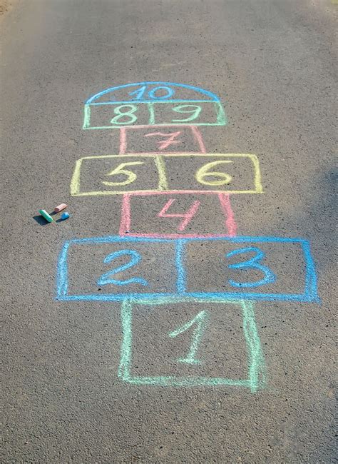 7 Simple Outdoor Games to Play with Kids in the Backyard - stlMotherhood