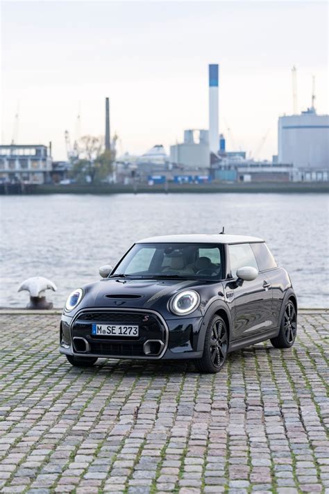 MINI Cooper S Aims to Increase Charisma With Resolute Edition in ...