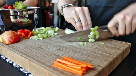 How To Chop Vegetables Fast And Without A Knife