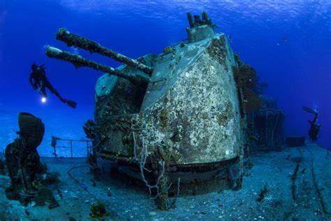 Scuba diving in Little Cayman and Cayman Brac | ZuBlu