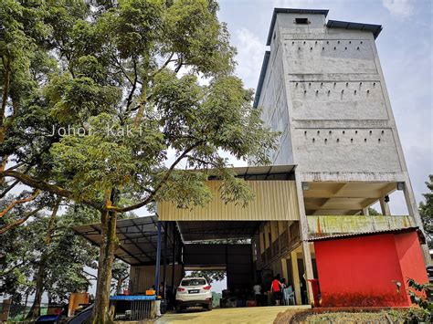 Nearest Durian Farm from Singapore. Zhong Cheng Durian Farm in Kulai ...