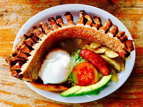 What to eat in Colombia for breakfast, lunch and dinner