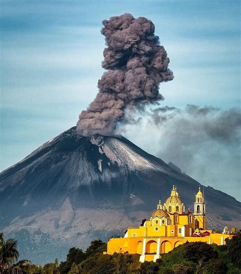 ITAP of a smoking volcano in Puebla, Mexico (sept 29, 2018) : r ...