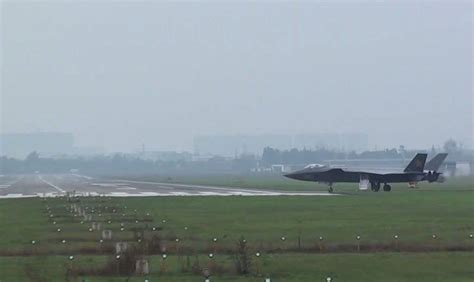 New photos of the Chinese fighter Chengdu J-20