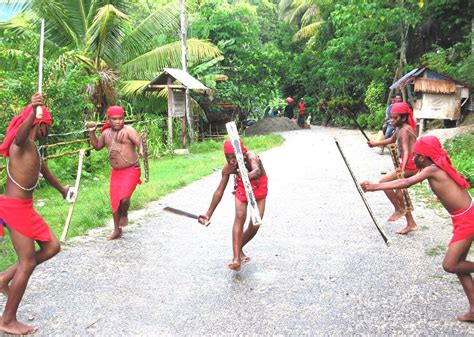 Tari Daerah Indonesia: Tari Cakalele - Maluku