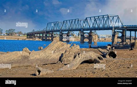 Bridge crossing from Mulwala to Yarrawonga during the lowering of Lake ...