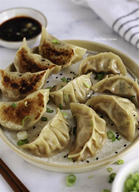 Pan-Fried Pork Dumplings with Cabbage (猪肉煎饺）| Two Plaid Aprons