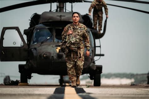 Black Hawk pilot finds her calling in the Army | Article | The United ...