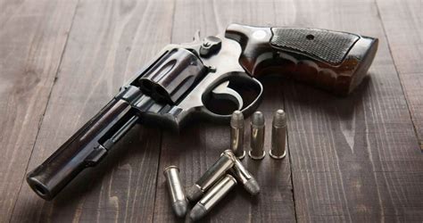 Revolver vs Pistol: The Great Debate - ArmorHoldings