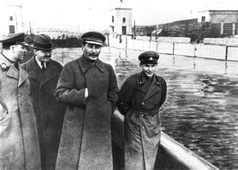 Voroshilov,_Molotov,_Stalin,_with_Nikolai_Yezhov | Fotowizjer ...