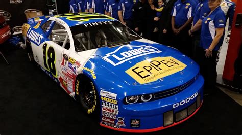 Lowe's Canada sponsors NASCAR team - Hardlines