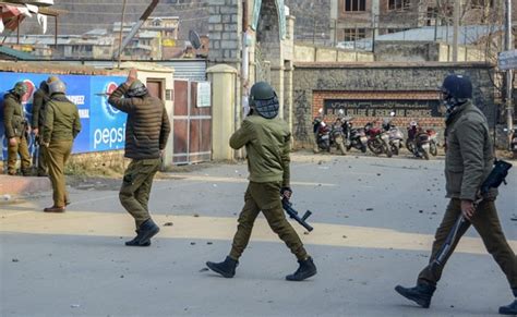 Police Beat Up Journalists During Students' Protest In Srinagar Against ...