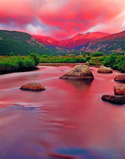 Pink sunrise at Rocky Mountain National Park, Colorado, USA • Wander ...