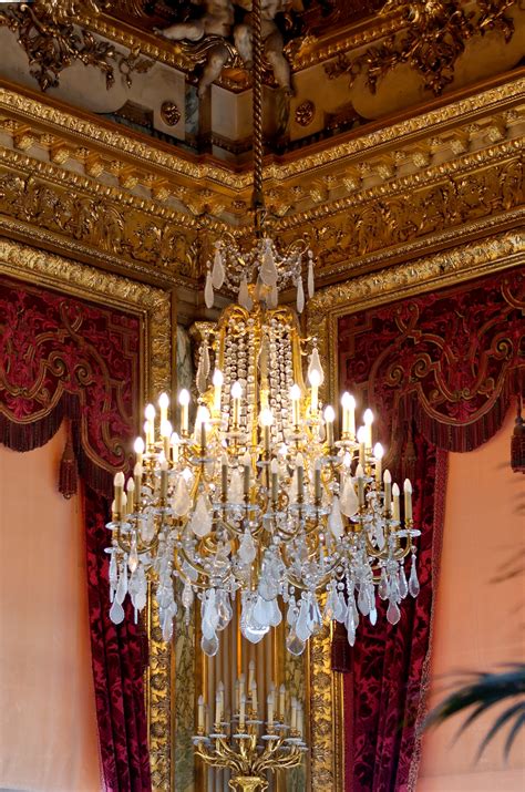 File:Grand chandelier NIII Louvre.jpg - Wikimedia Commons