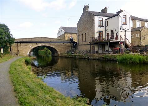 Hapton Bridge © Rude Health cc-by-sa/2.0 :: Geograph Britain and Ireland