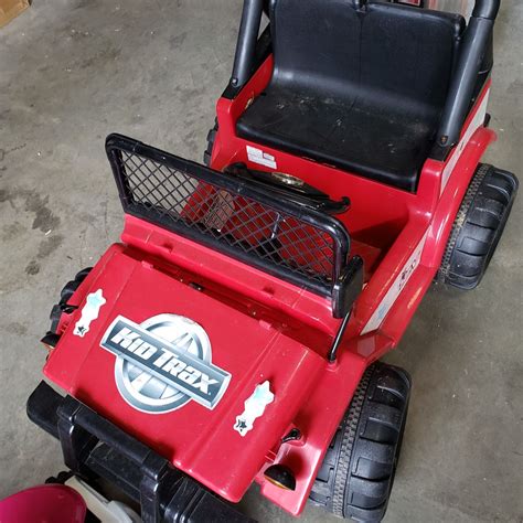 KID TRAX 12V KIDS JEEP W/ CHARGER AND BATTERY - Big Valley Auction