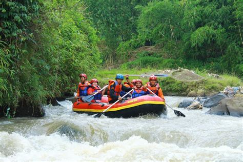 10 Lokasi Arung Jeram Terbaik di Indonesia, Berani Coba?