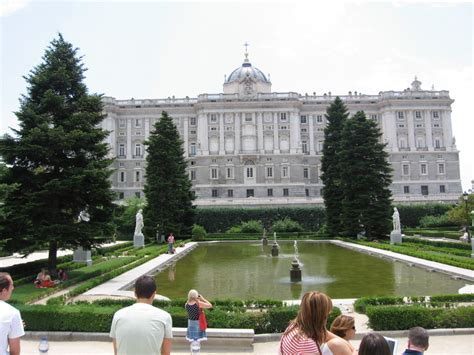 File:Madrid,palacio real from sabatini gardens.jpg