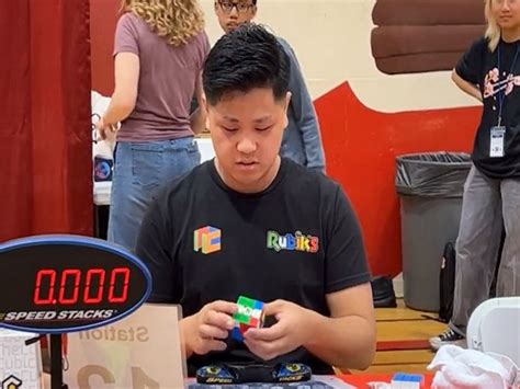 21-year-old breaks Guinness World Record for solving Rubik's cube in 3. ...