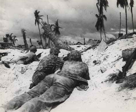 File:Marines Advance on Japanese Pill Boxes, Tarawa, November 1943 ...