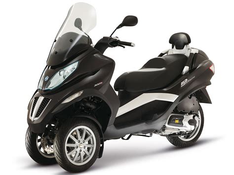 2012 Piaggio Mp3 Touring 125IE Scooter pictures