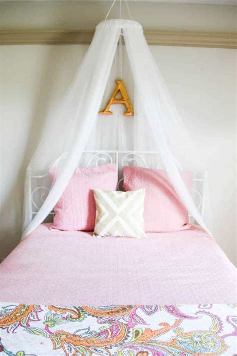 DIY Bed Canopy {An Easy Way to Make Your Own Bed Canopy}