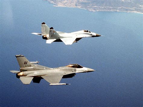 MiG-29 vs. F-16 – which is the better fighter aircraft? | FlyFighterJet ...