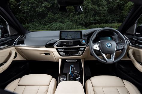 BMW iX3 (2022) interior, tech and comfort | Parkers