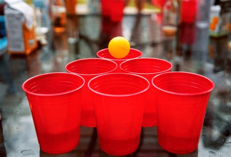 The best and most fun games to play at home with friends | Erasmus tips