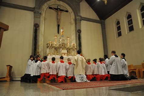 Orbis Catholicus Secundus: A Nice Tradition: Altar Servers Praying ...