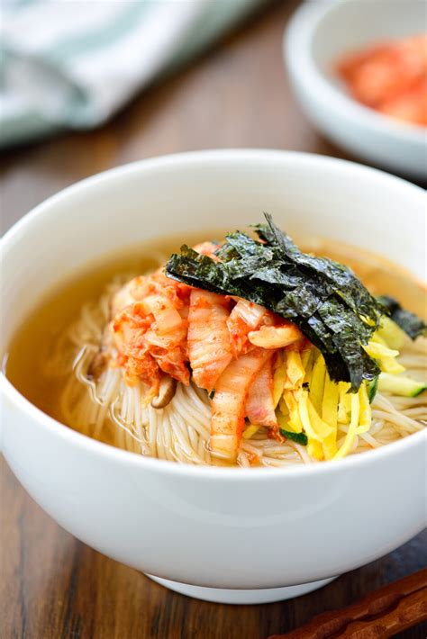 Dak Kalguksu (Chicken Noodle Soup) - Korean Bapsang